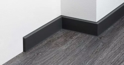 Tömör fekete szegélyléc, vízálló, ütésálló, 60mm magas, 250cm