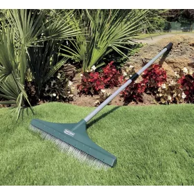  UV álló műfű seprű, teleszkópos nyél, 158cm hosszú, 45,8cm széles (BRUSHY)