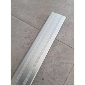   Öntapadós 35mm "lapos" burkolatváltó, alumínium, 90cm, ezüst
