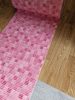 Csúszásmentes fürdőszobai futószőnyeg tekercs, kádkilépő, pink, 65cm széles