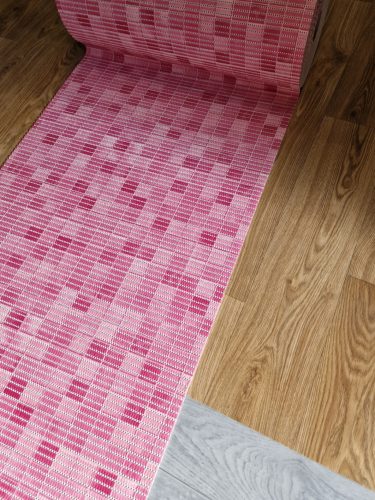 Csúszásmentes fürdőszobai futószőnyeg tekercs, kádkilépő, pink, 65cm széles
