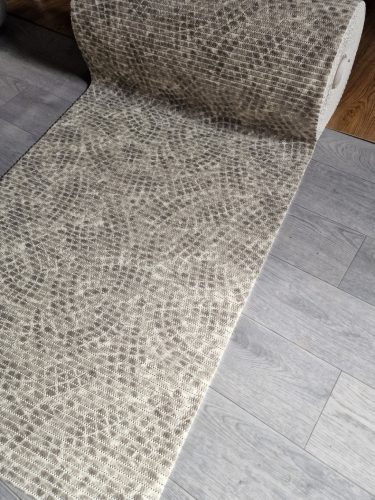 Csúszásmentes fürdőszobai futószőnyeg tekercs, kádkilépő, szürke köves, 65cm széles