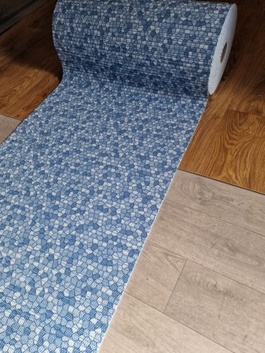 Csúszásmentes fürdőszobai futószőnyeg tekercs, kádkilépő, kék köves, 65cm széles
