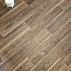   Tekercses vinyl (PVC), "HAZELNUT" barna, fa mintás, 300cm