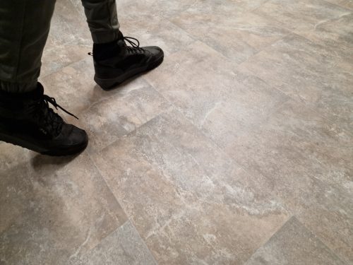 Tekercses vinyl (PVC), "MODERN SLATE" bézs-szürke, csempe mintás, 400cm