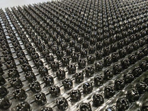 QUEENS fekete műanyag lábtörlő, tüskés, kaparó, sárleszedő, 40x60cm