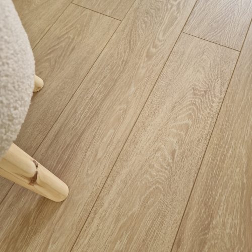 Velence tölgy, 4v fugás, keskeny laminált padló, 8mm 